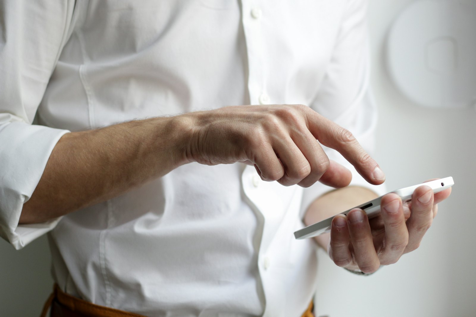 A guest completing their online check-in on their phone