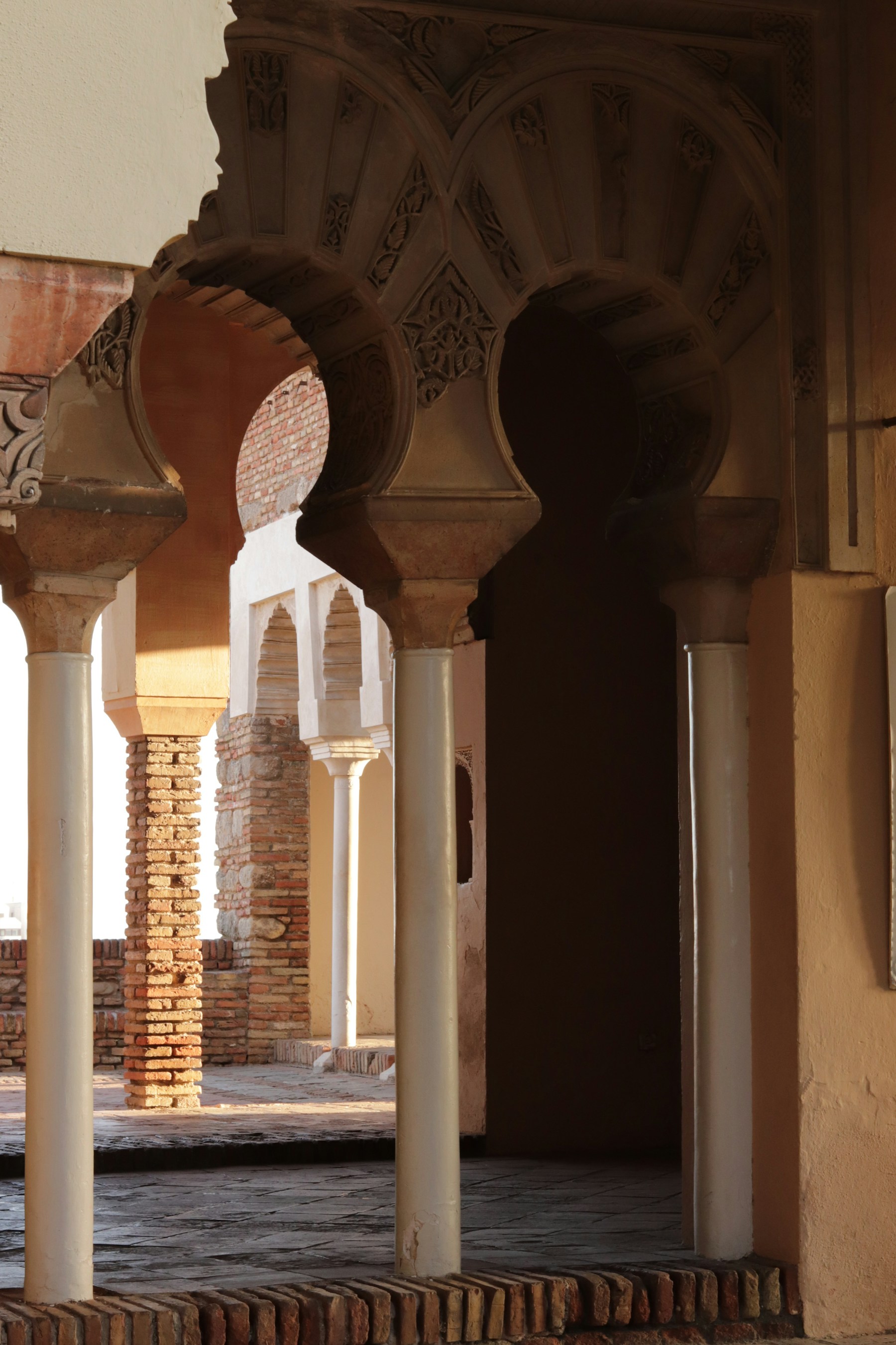 Arcos y detalles andalusíes en la Alcazaba de Málaga