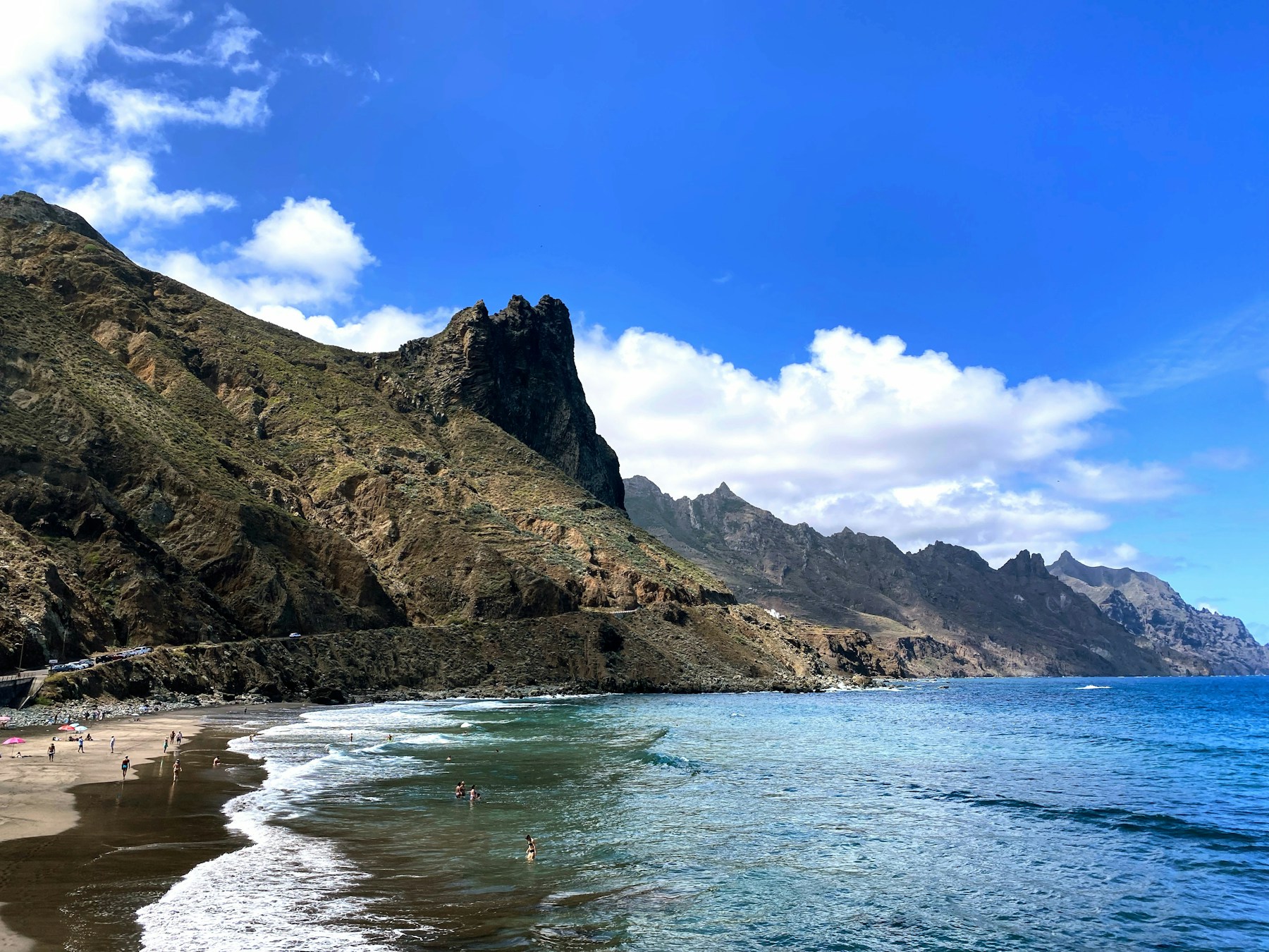 Costa de Taganana con montañas y mar en Tenerife