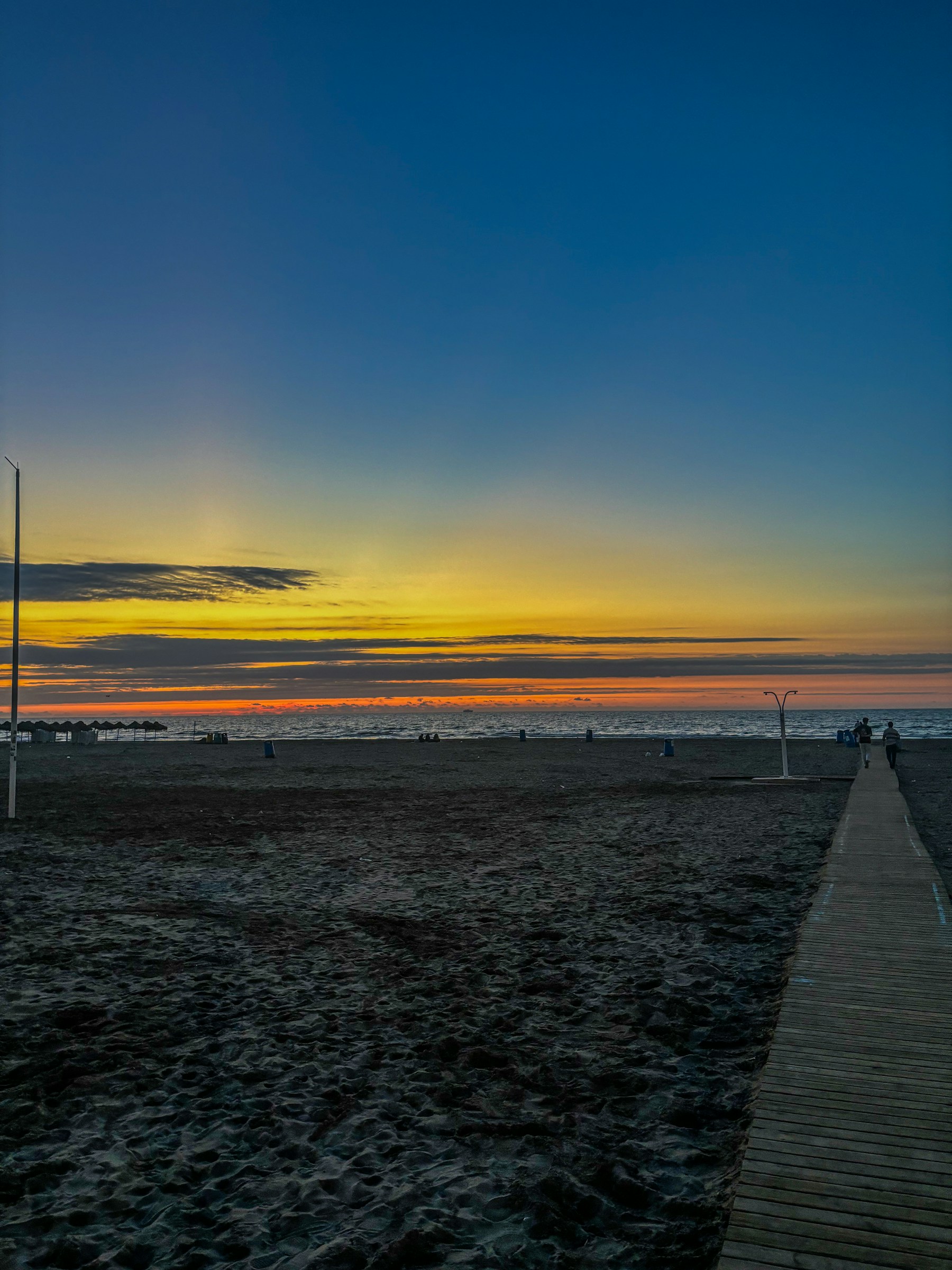 Playa de la Malvarrosa al amanecer